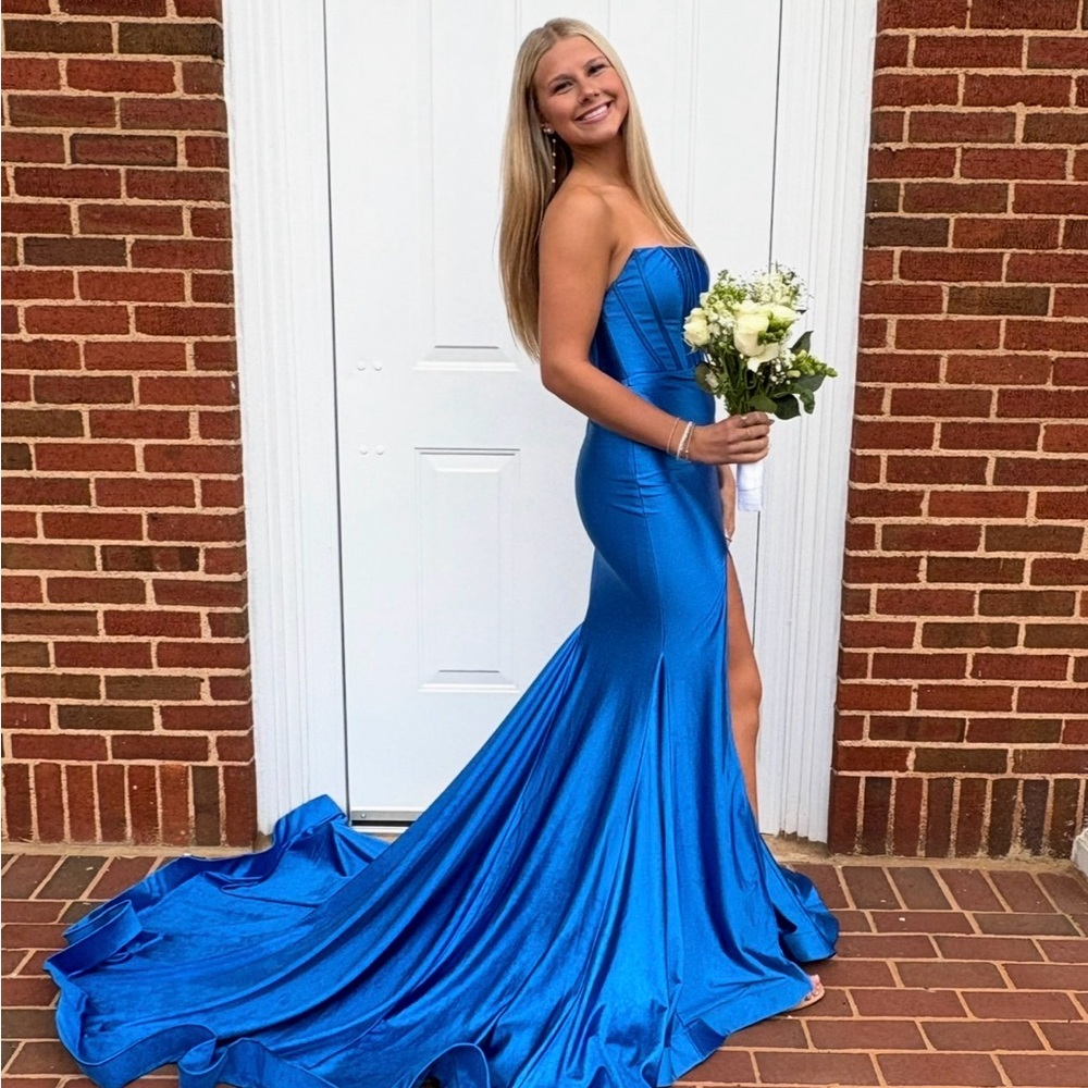 Elegant Blue Strapless Evening Gown